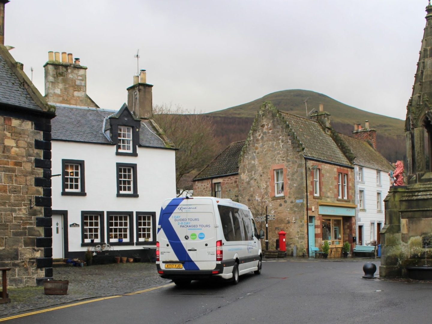 a truck is parked in front of a building
